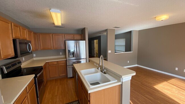 Building Photo - 3 Bedroom, 2.5 Bath Townhome with One Car Garage in Waterford Lakes Orlando!