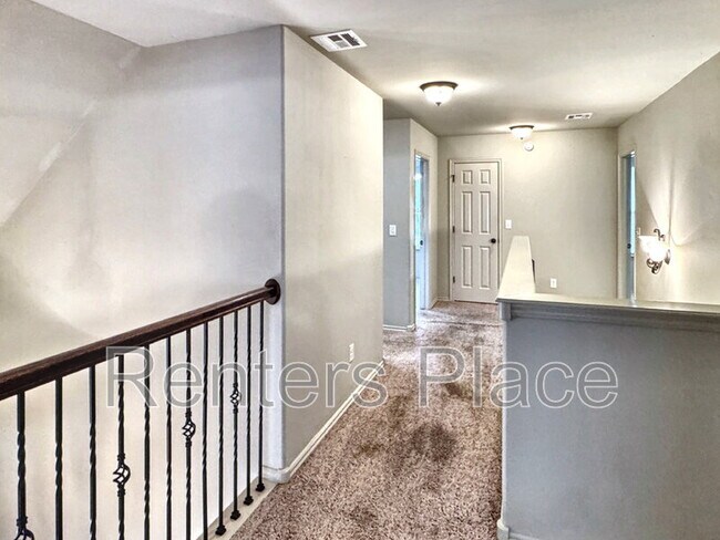 Building Photo - 821 W Elmira St