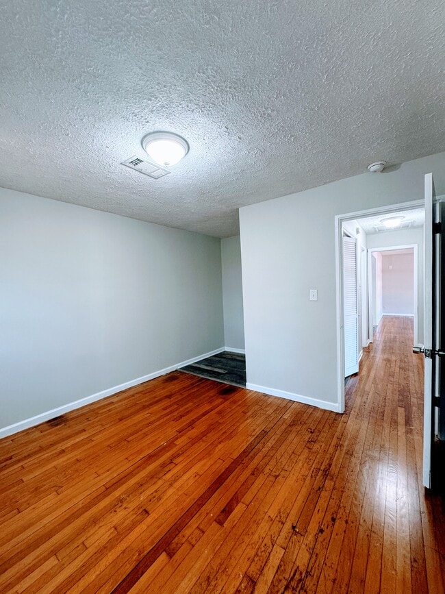 Building Photo - 3714 Farwood Dr