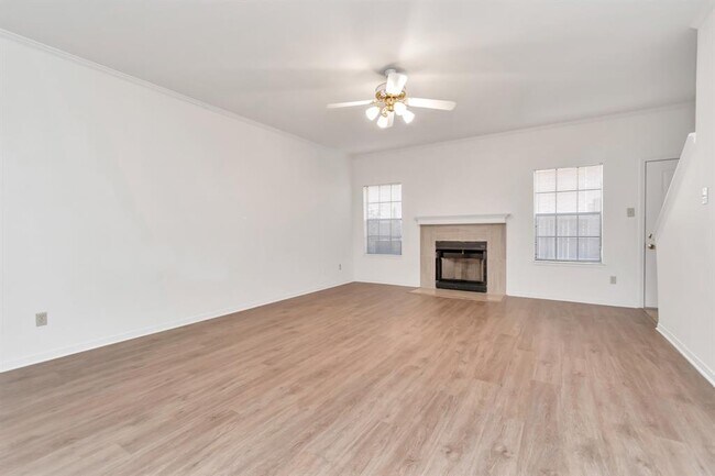 Building Photo - 9800 Pagewood Ln