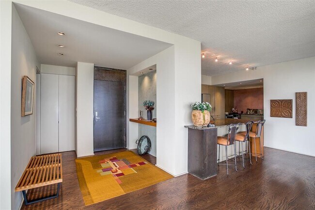 Building Photo - 3310 Fairmount-29114