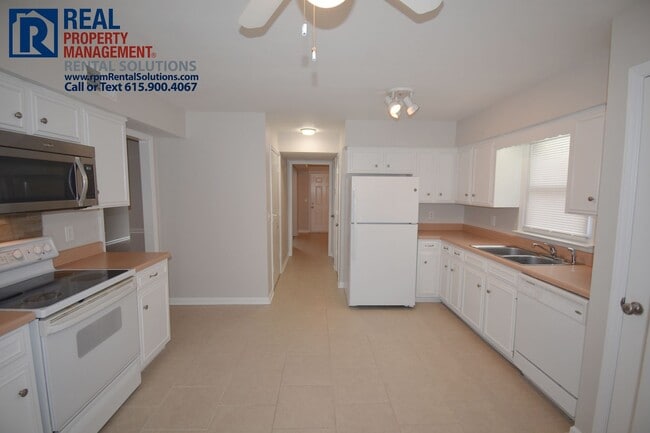 Building Photo - Spacious 3BR/2.5BA in Murfreesboro!