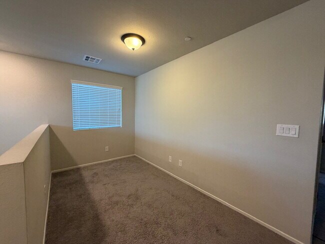 Building Photo - GATED 4 BED 2.5 BATH 2 CAR GARAGE SINGLE FAMILY HOME w/ LOFT, BEDROOM DOWNSTAIRS, NEXT TO COMMUNI...