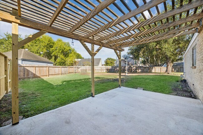 Building Photo - 2319 Wallingford Dr