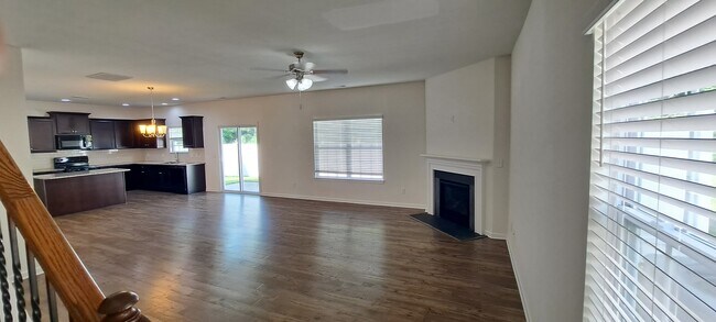 Building Photo - 1527 Sergeant Ln