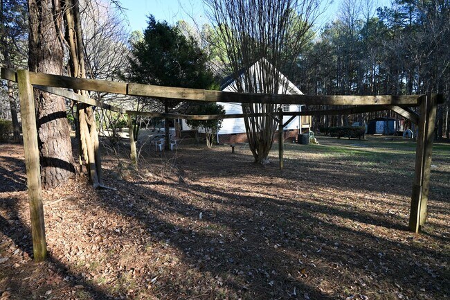 Building Photo - Stunning 3BR / 3BA Home on 2.48 Acres – Hillsborough, NC