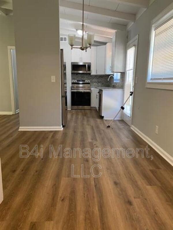 Building Photo - 255 Robert E Lee Dr