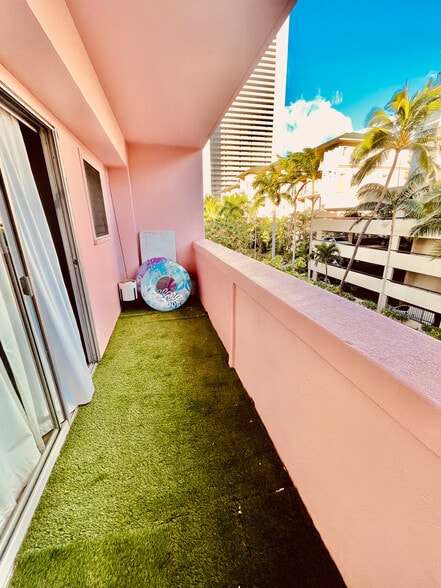 Building Photo - 2118 Kuhio Ave