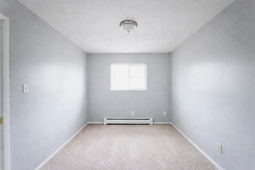 Building Photo - 2136 Friendship Pl