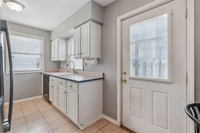 Building Photo - 632 34th St SE