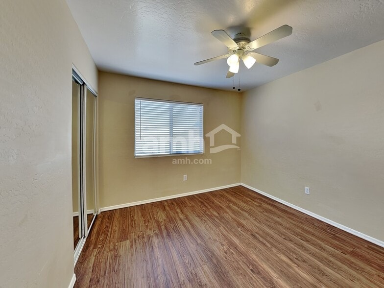 Building Photo - 7463 E Natal Ave