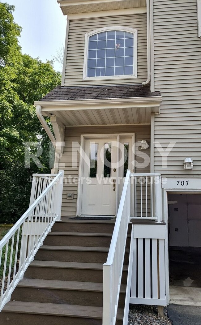 Building Photo - 4BD/2BA in Hopkins Available Now
