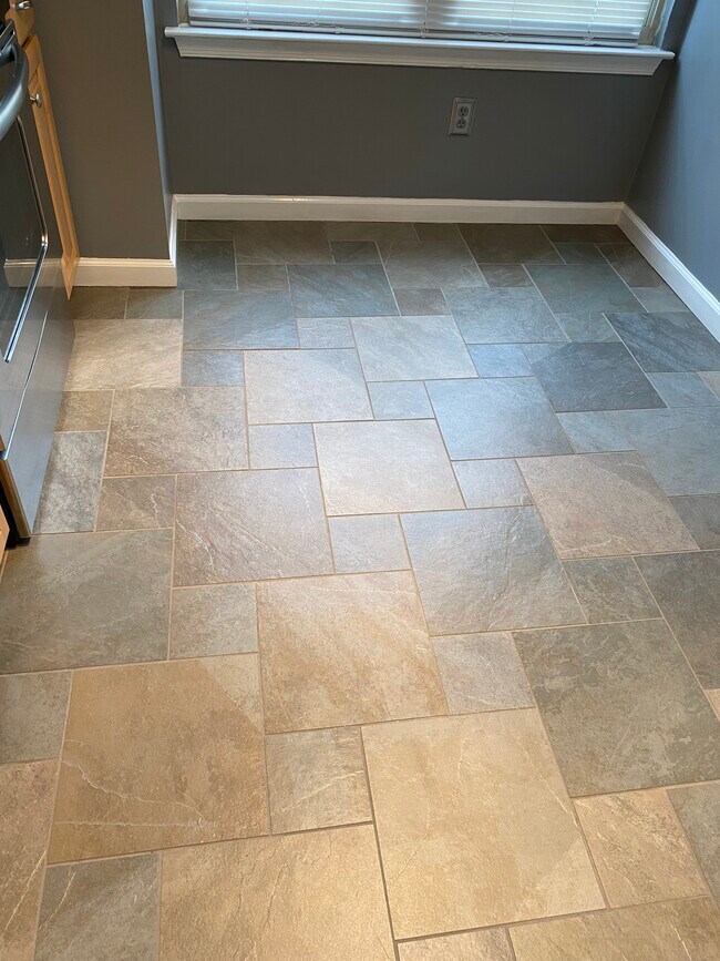 Building Photo - 425 Atlanta Ct