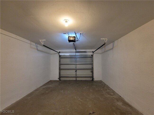 Building Photo - 545 SE 6th Terrace