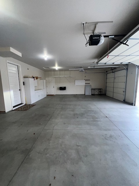 Building Photo - 4 Bed 2.5 Bath in Boise!