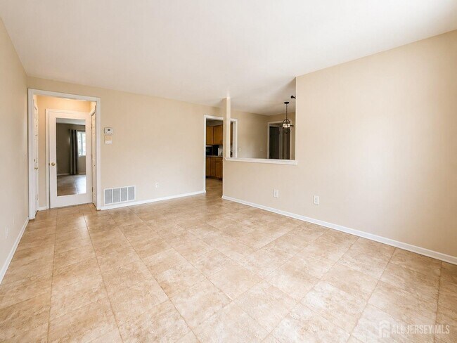 Building Photo - 2112 Sayre Dr