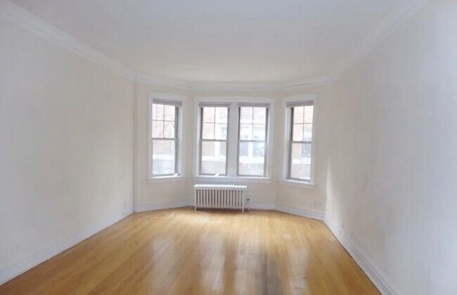 Building Photo - 1551 W North Shore Ave