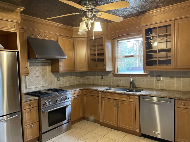 Kitchen - 87 Mill River Ave