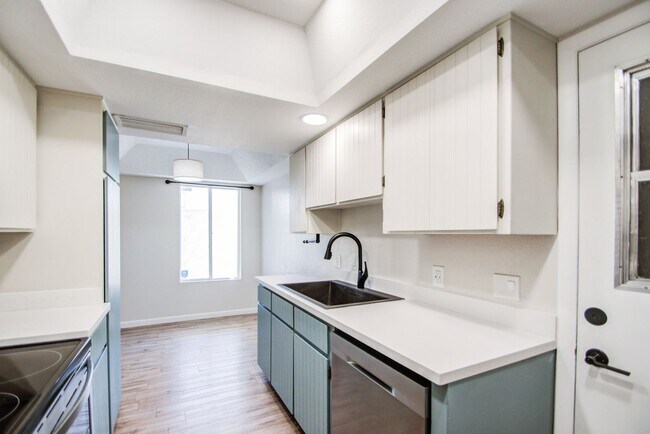 Building Photo - Spacious Villa for rent in Phoenix!