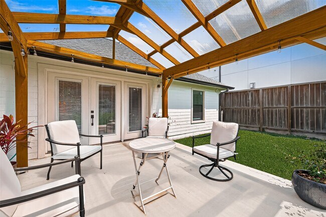 Building Photo - 5121 Locust St