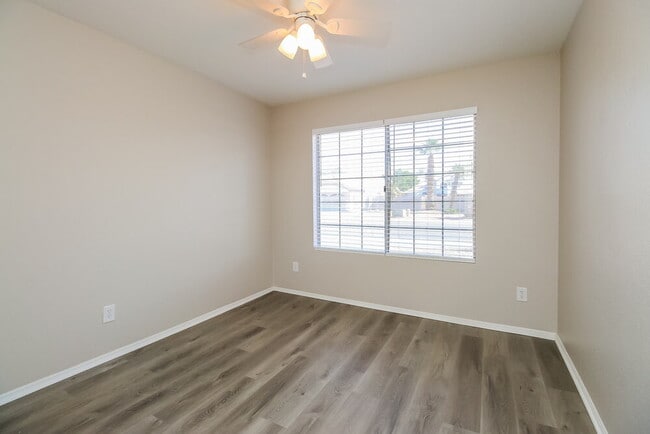 Building Photo - 1620 E Golden Ln