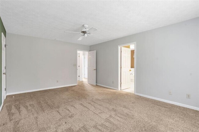 Building Photo - 1880 Meadowchase Ct
