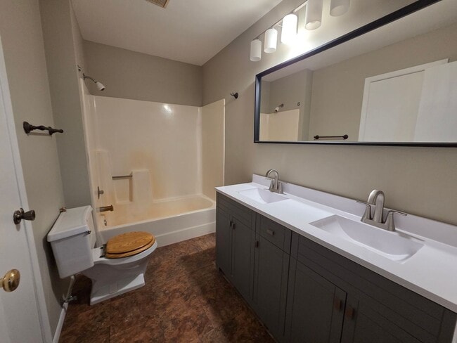 Building Photo - Deephaven 3 bedroom  3 bath house, near Lake Minnetonka