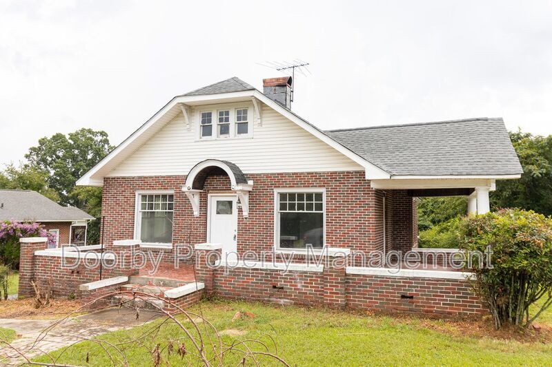 Building Photo - 2802 Fairview Dr