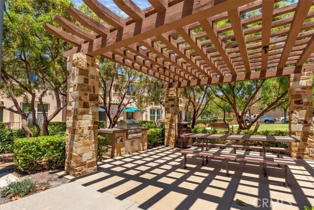 Building Photo - 30 Finch