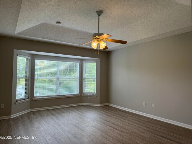 Building Photo - 5539 London Lake Dr W