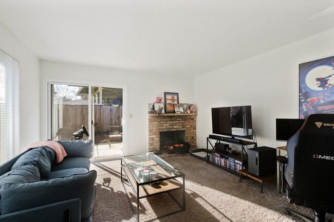 Building Photo - 2 Bedroom 2 Bedroom Home in East Davis with solar