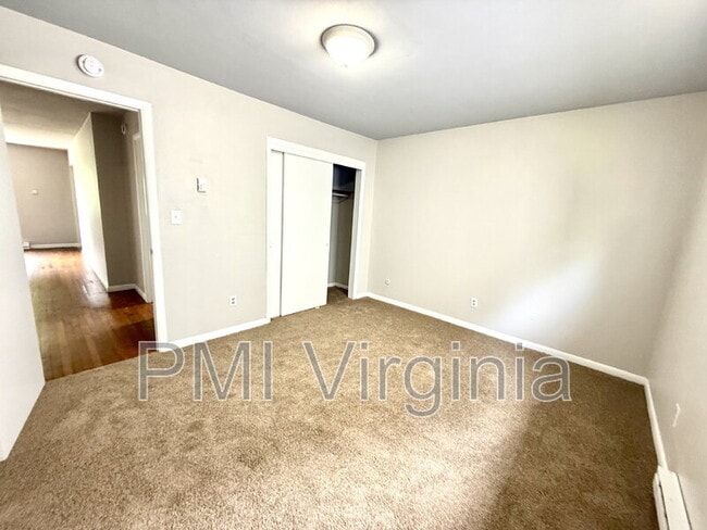 Building Photo - 2421 Courtney Ave