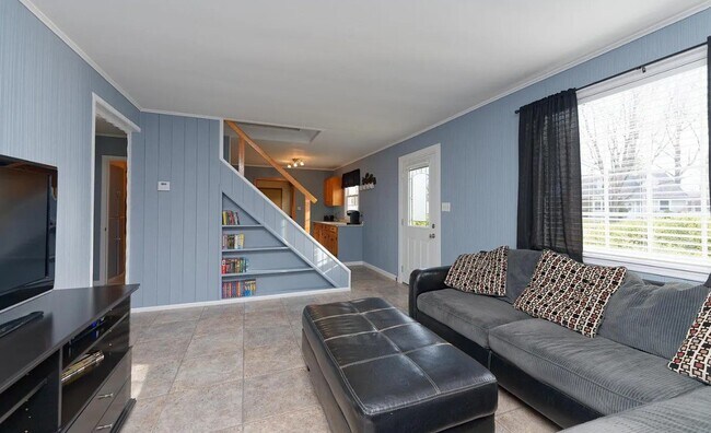 Building Photo - 1073 Outer Dr
