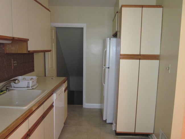 Building Photo - Charming 2 Bedroom/2 Bathroom in Catonsvil...