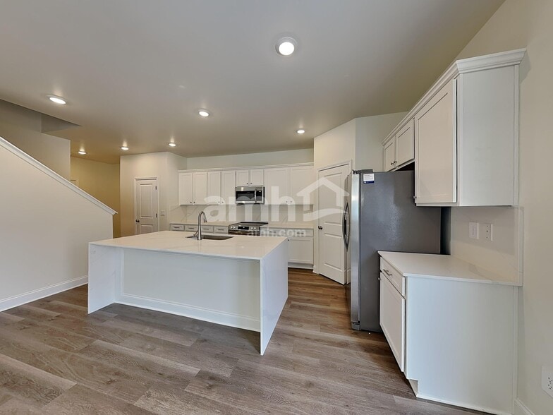 Building Photo - 3286 Emzy Dr