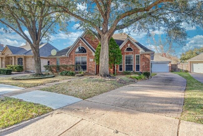 Building Photo - 7111 Glenwood Dr