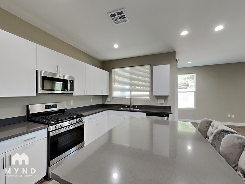 Building Photo - 3794 Paseo de Paz Ave