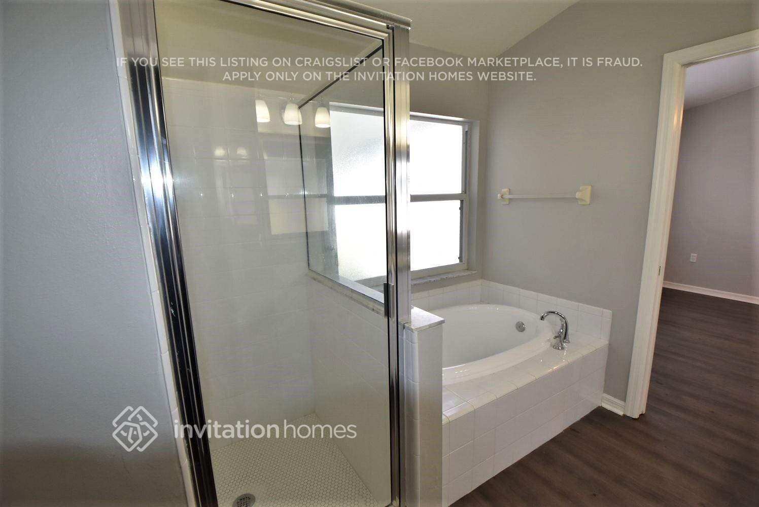 Building Photo - 10623 Foxcrest Way