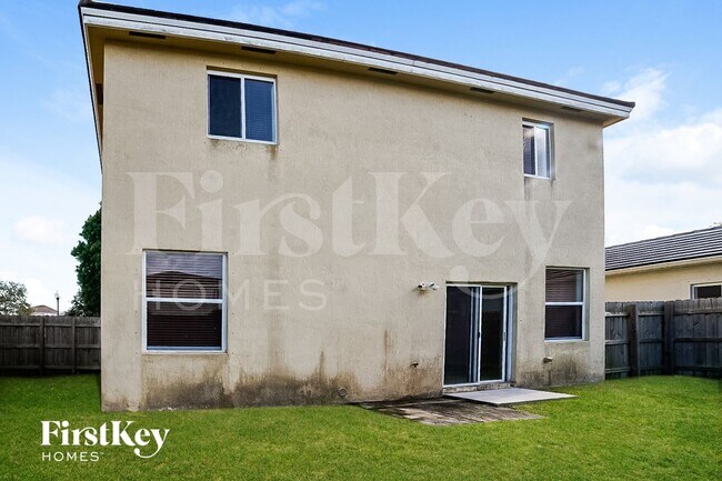 Building Photo - 3069 SE 5th Dr