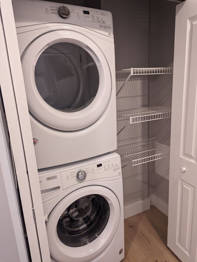 Building Photo - Brighton luxury 2 bedroom 2 bath with parking for January 1