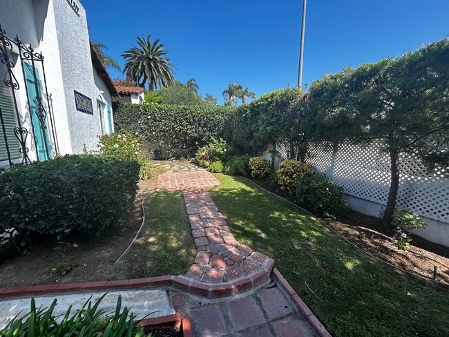 Building Photo - 257 Granada Ave