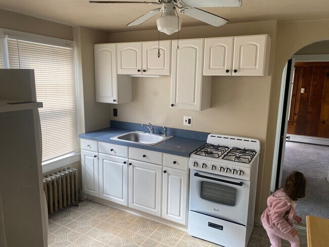 Kitchen - 21 W Collingswood Ave