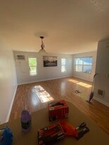 Building Photo - 17 7th Ave W