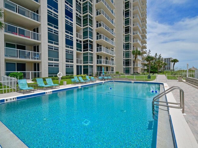 Building Photo - 2425 Gulf of Mexico Dr