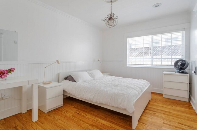 Building Photo - 1020 Havenhurst Dr