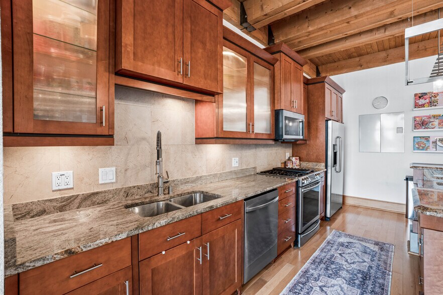 Granite Counters - 130 S Water St