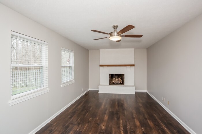 Building Photo - 8223 Maple Leaf Ct