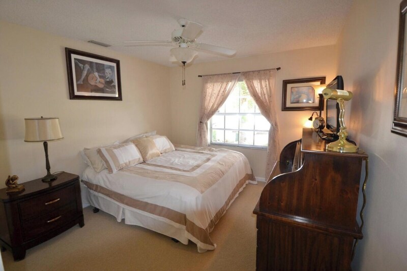 Building Photo - 20 Commodore Pl