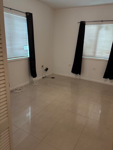 Building Photo - 360 NW 58th Ave