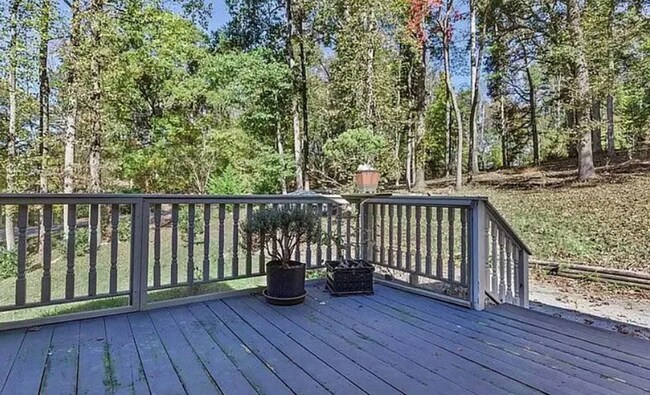 Building Photo - Beautiful and Spacious! Upgraded Multi-lev...